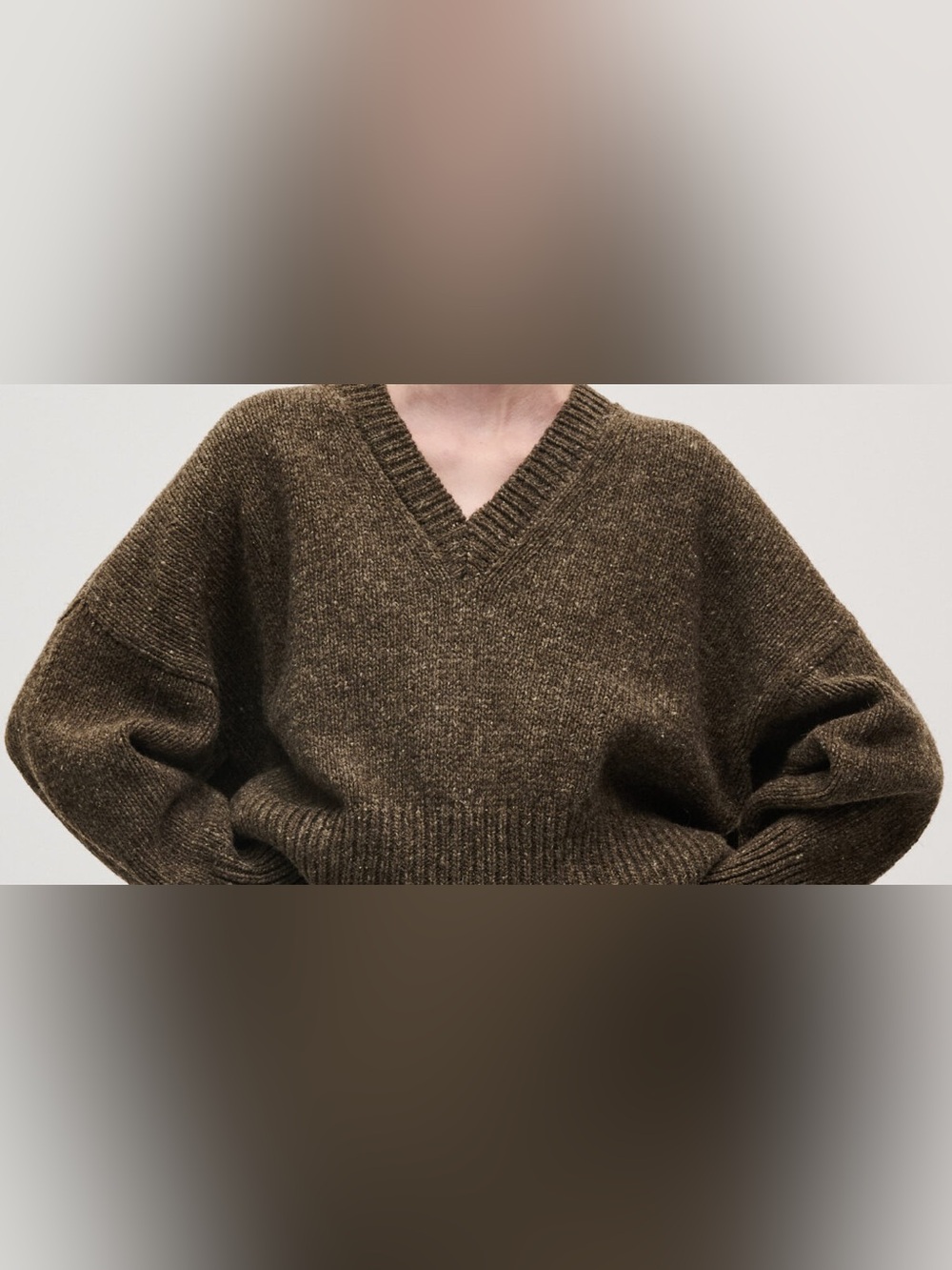 Babaa Men's V-Neck Sweater in Olive